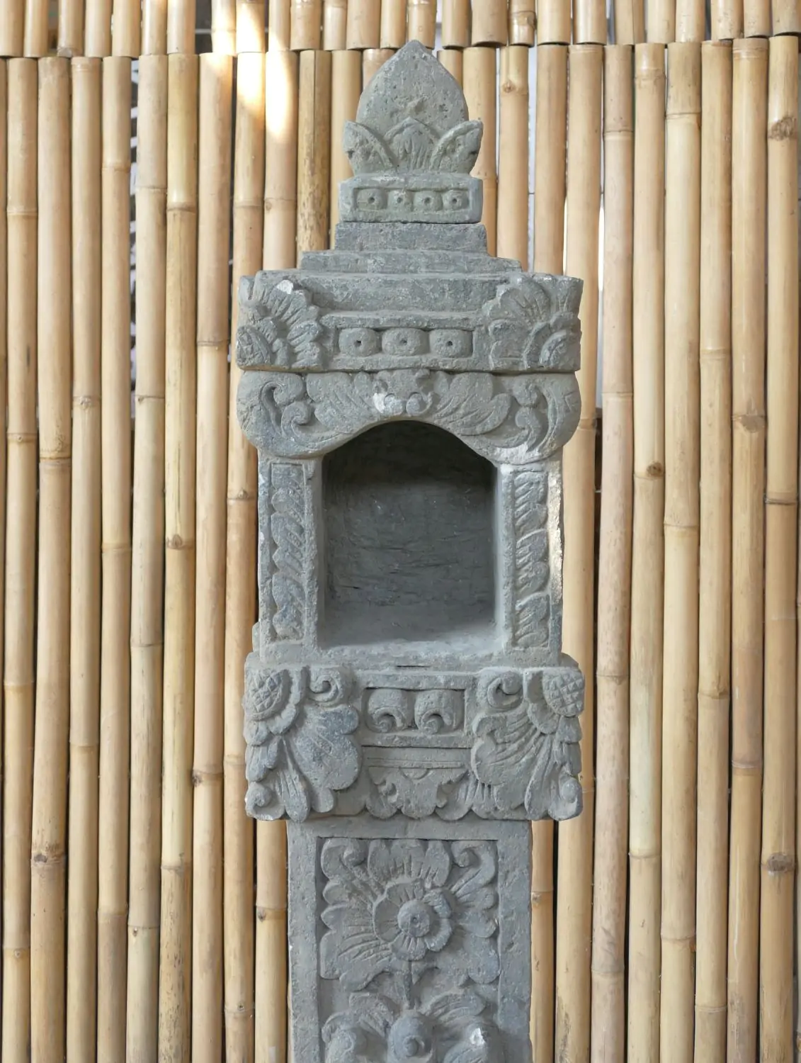  Product image 5 of the product “Balinese shrine Old Style - Made from cement and Taro Sand, 160cm height ”